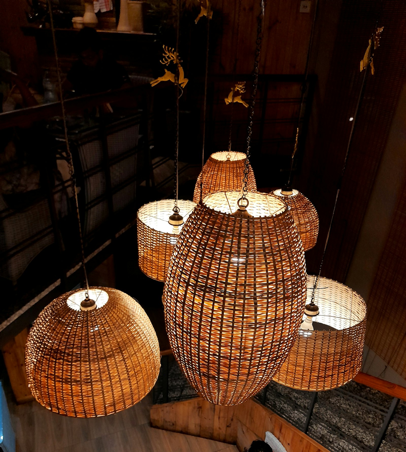 Kap lampu anyaman rotan