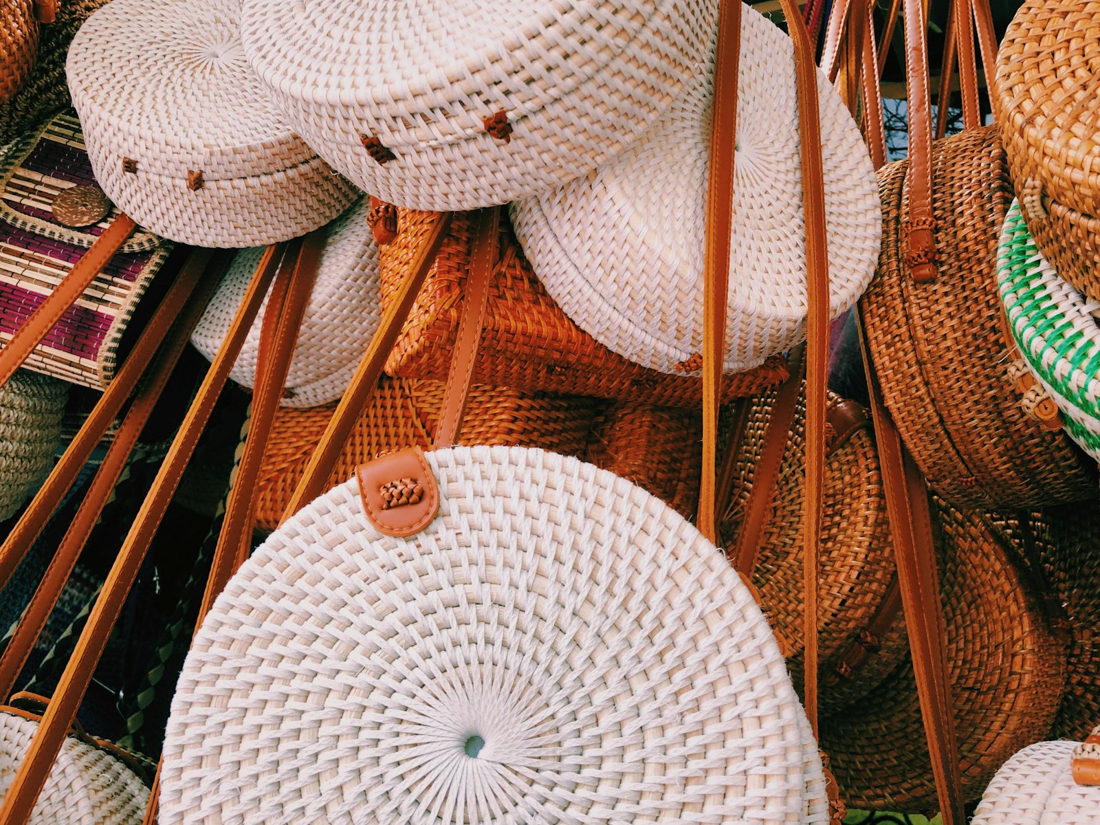 Tas anyaman rotan bulat